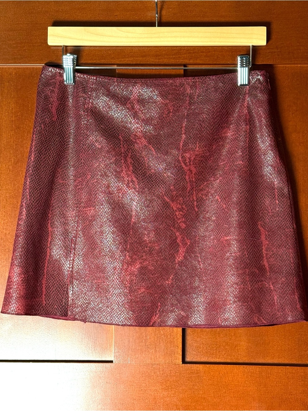 To The Max! Red Metallic Snake Skin Mini Skirt Side Slit Y2K Vintage Size 7